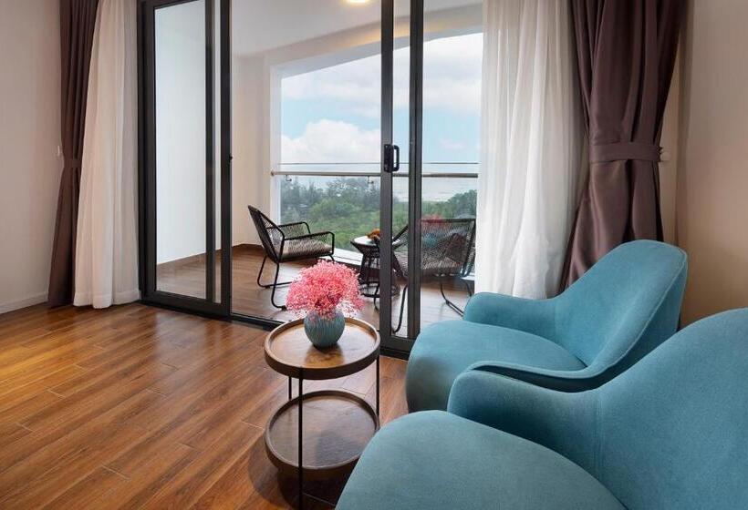 اتاق لوکس با چشم‌انداز دریا, Le Palmier Ho Tram Resort