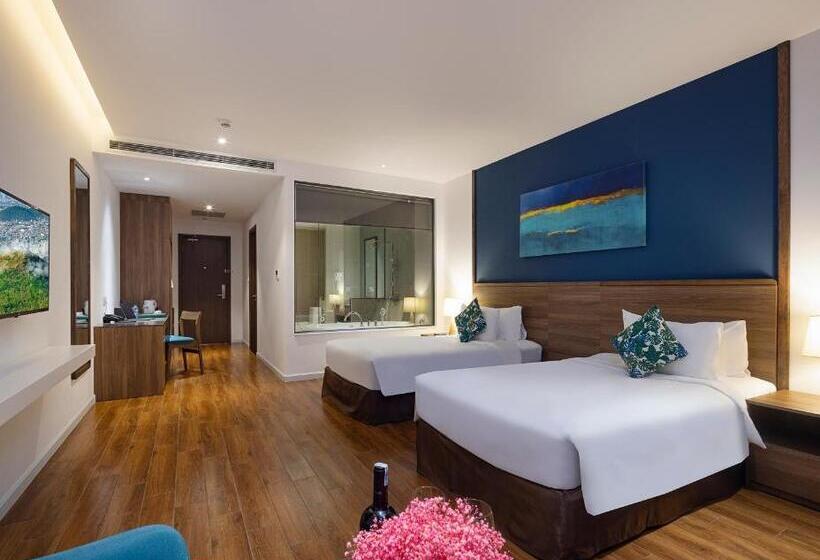 اتاق لوکس با چشمانداز دریا, Le Palmier Ho Tram Resort