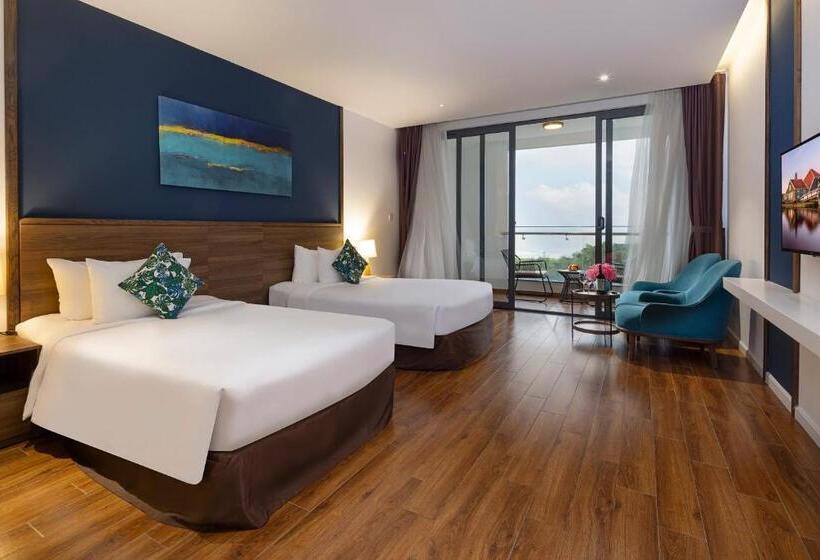 اتاق لوکس با چشمانداز دریا, Le Palmier Ho Tram Resort