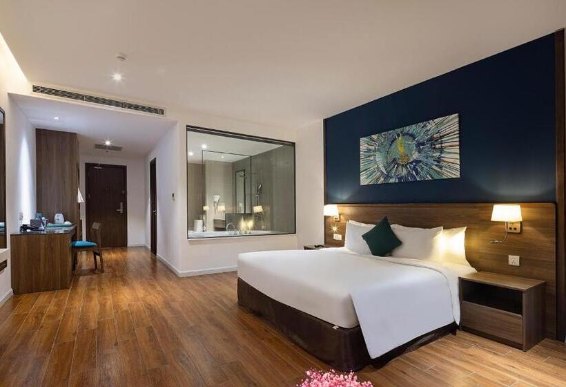 اتاق لوکس با چشم‌انداز دریا, Le Palmier Ho Tram Resort