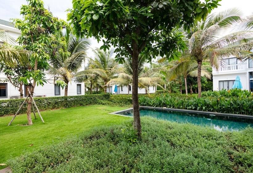 ویلای 3 خوابه با چشمانداز باغ, Le Palmier Ho Tram Resort