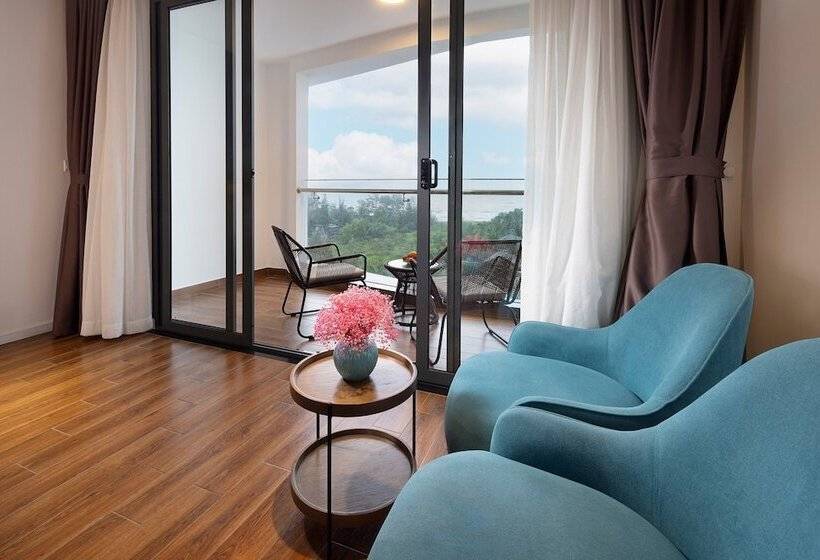 اتاق لوکس با چشمانداز دریا, Le Palmier Ho Tram Resort