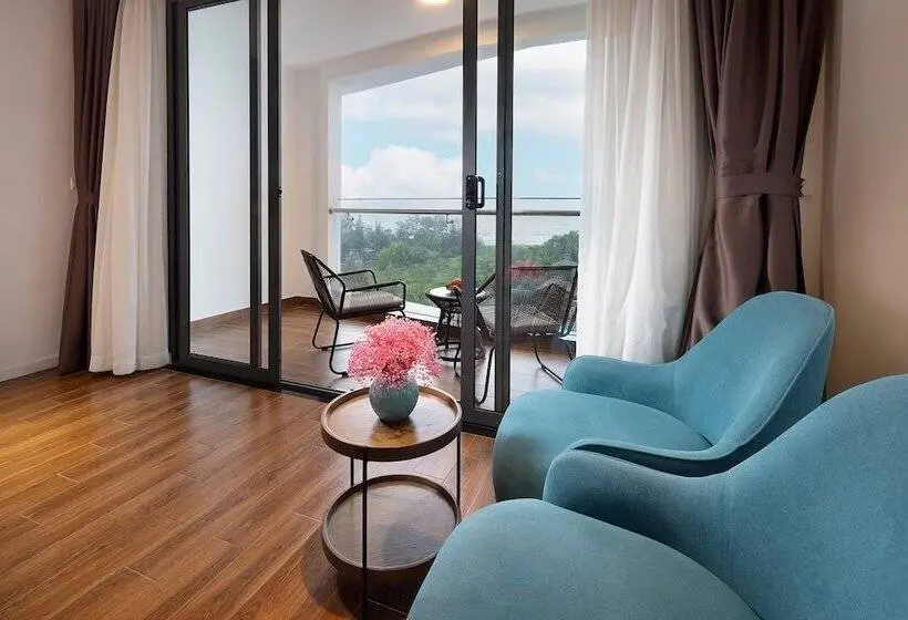 اتاق لوکس با چشم‌انداز دریا, Le Palmier Ho Tram Resort