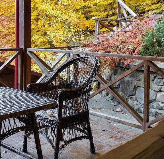 四人标准间, Elf Cottage