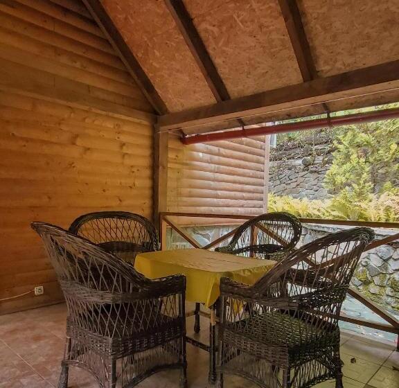 带1个卧室的带阳台的公寓, Elf Cottage