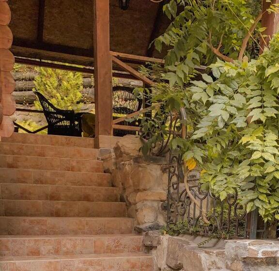 带1个卧室的带阳台的公寓, Elf Cottage