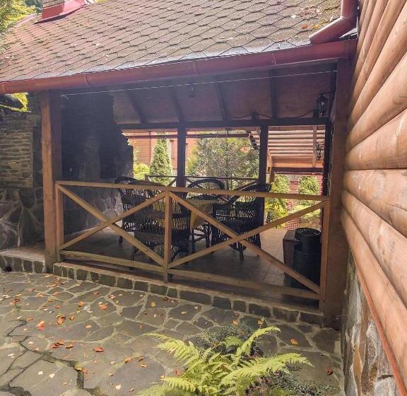 带1个卧室的带阳台的公寓, Elf Cottage