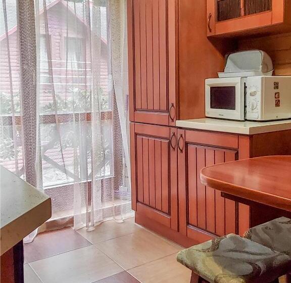 带1个卧室的带阳台的公寓, Elf Cottage