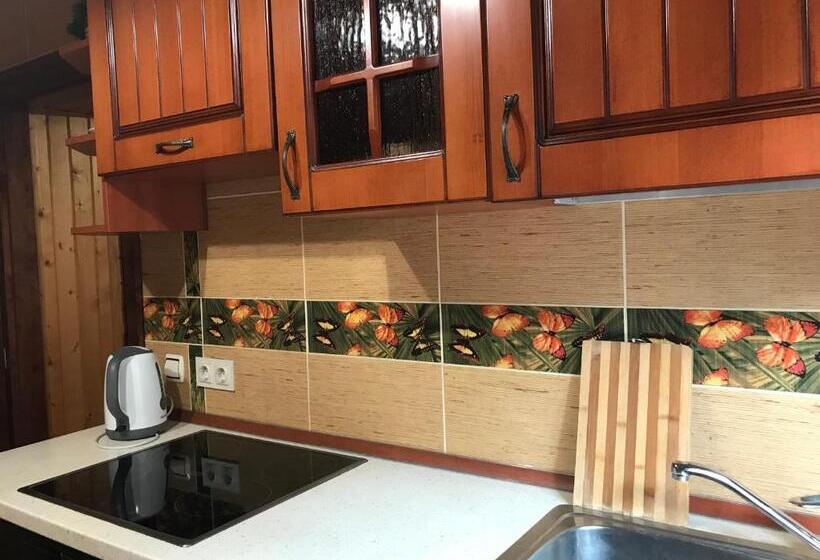 带1个卧室的带阳台的公寓, Elf Cottage