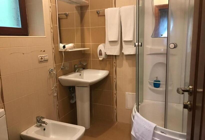 四人标准间, Elf Cottage