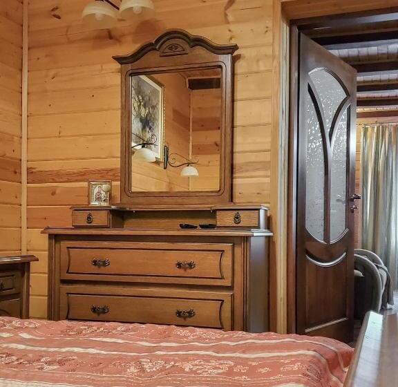 带1个卧室的带阳台的公寓, Elf Cottage