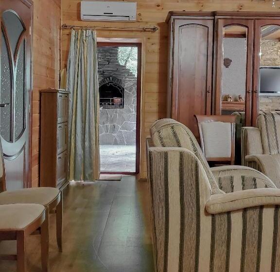 带1个卧室的带阳台的公寓, Elf Cottage