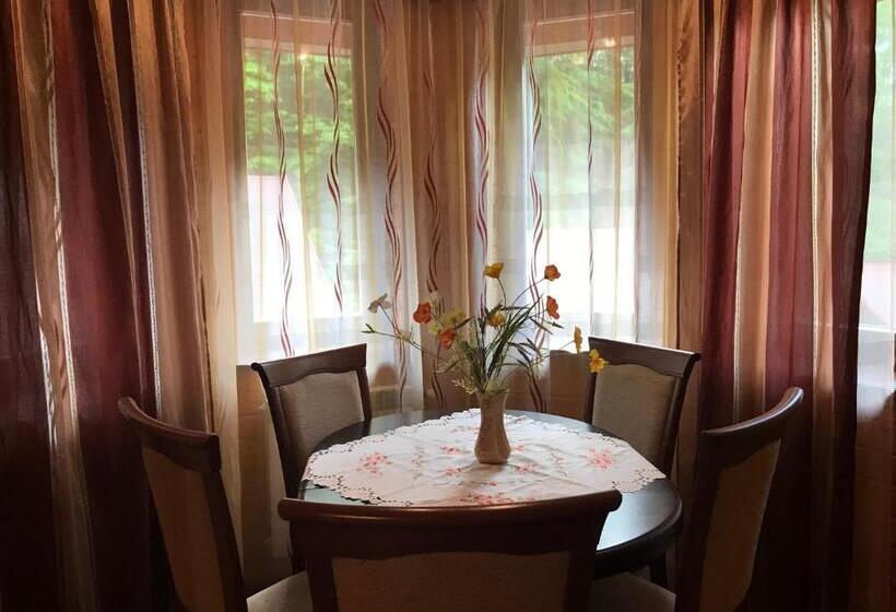 高级家庭房间, Elf Cottage