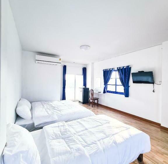 غرفة ديلوكس ثلاثية, Blue House