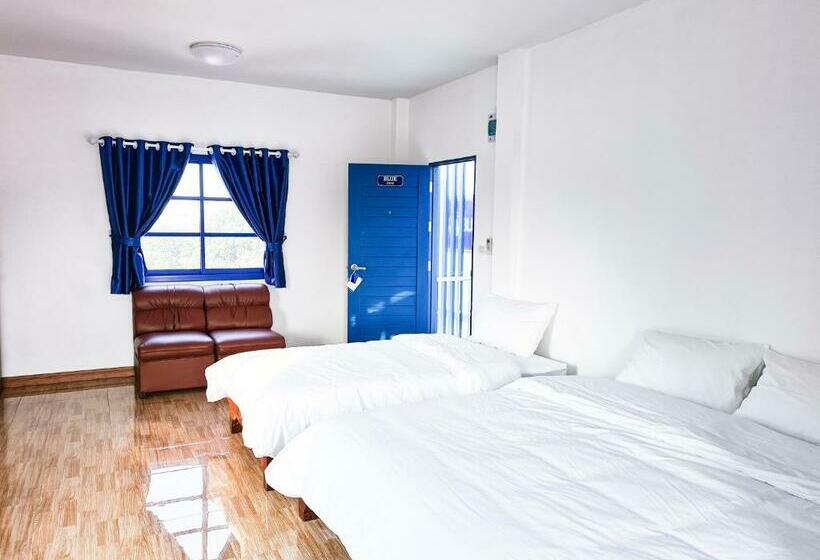 غرفة ديلوكس ثلاثية, Blue House