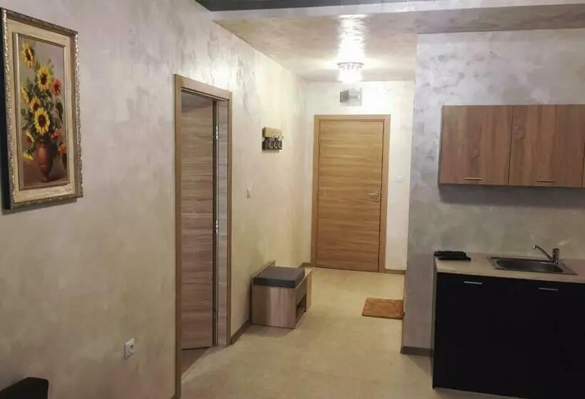 Huoneisto 1 Makuuhuone Parveke, Family Hotel   City Hotel Yambol