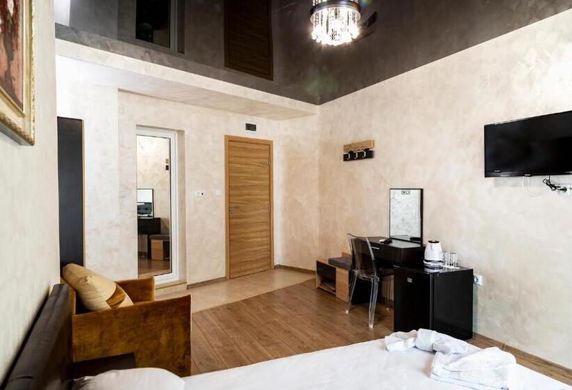 발코니 디럭스 룸, Family Hotel   City Hotel Yambol