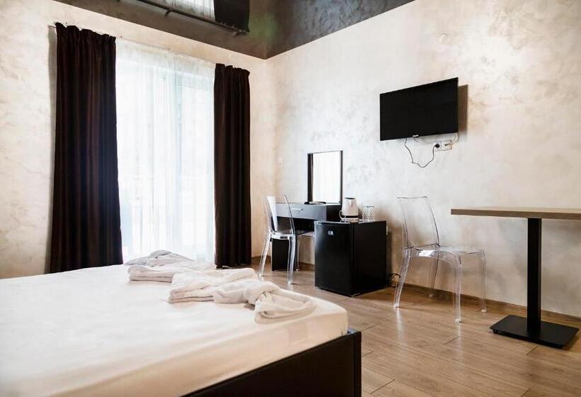带阳台的豪华间, Family Hotel   City Hotel Yambol