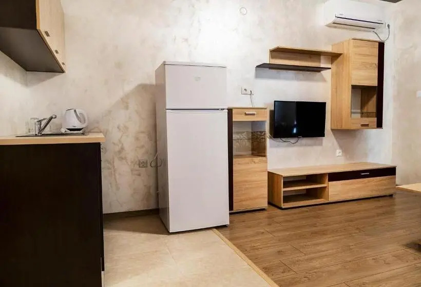 Huoneisto 1 Makuuhuone Parveke, Family Hotel   City Hotel Yambol