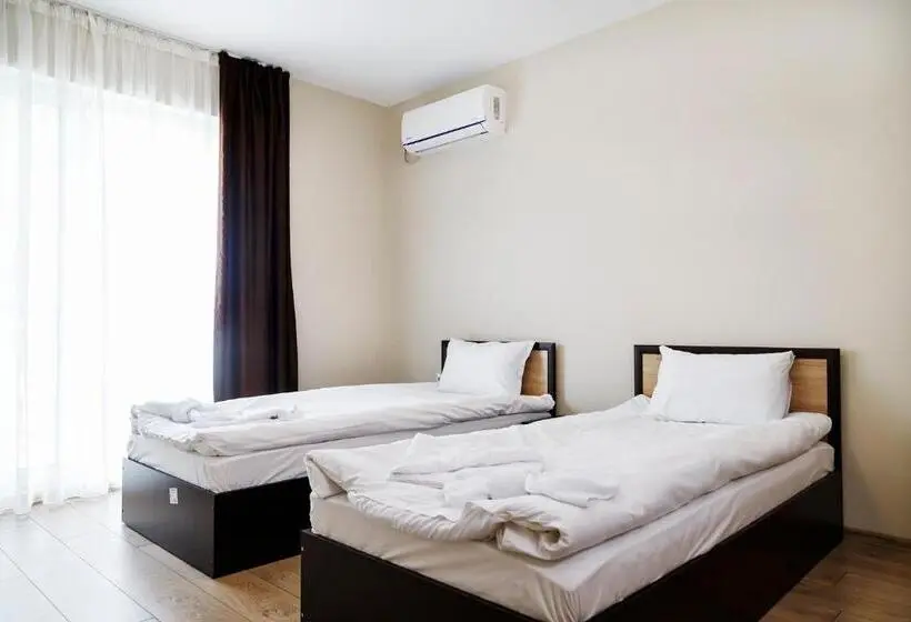 Huoneisto 1 Makuuhuone Parveke, Family Hotel   City Hotel Yambol