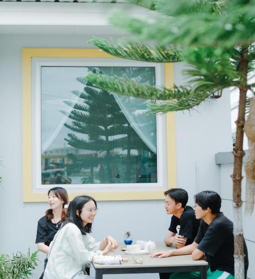 اتاق استاندارد, Annahouse