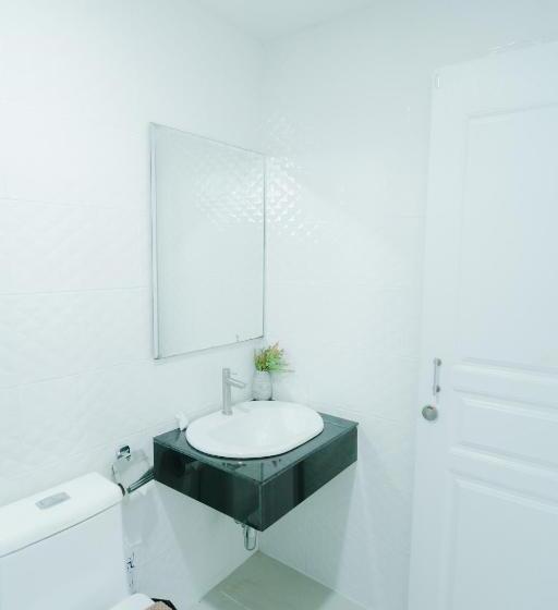 اتاق استاندارد, Annahouse