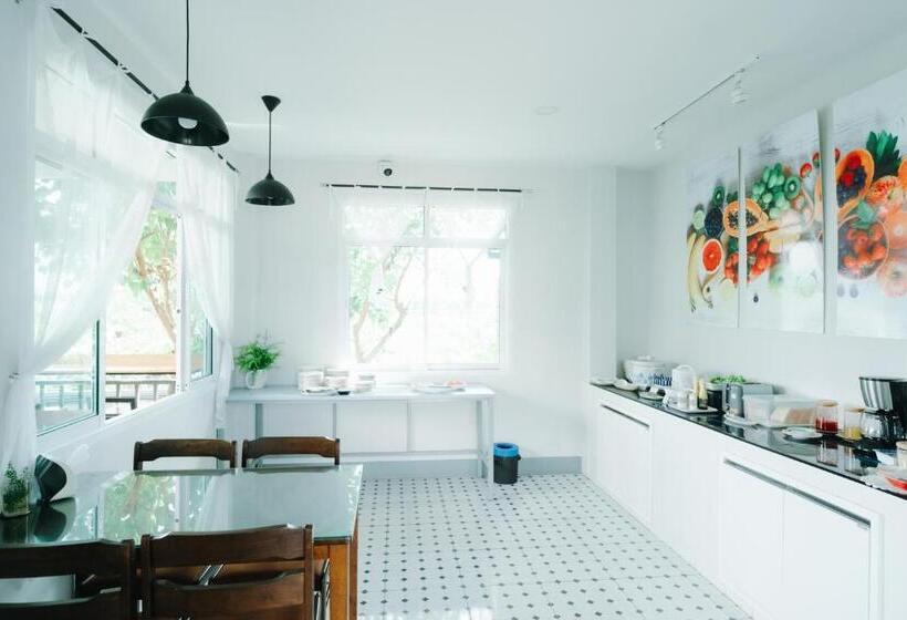 غرفة قياسية, Annahouse