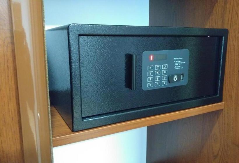 חדר סטנדרט לשלושה, Meridian