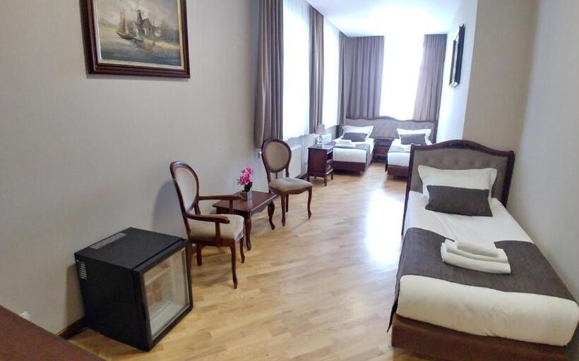 חדר סטנדרט לשלושה, Meridian