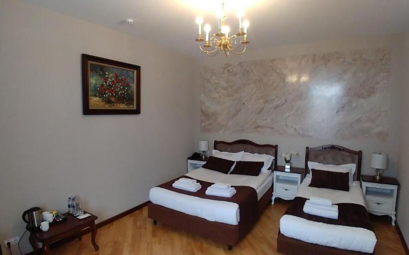 חדר דלוקס לשלושה, Meridian