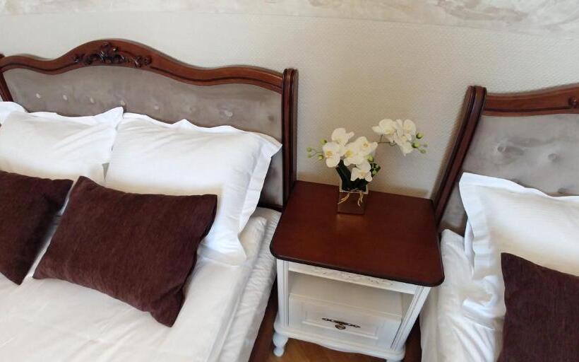 חדר דלוקס לשלושה, Meridian