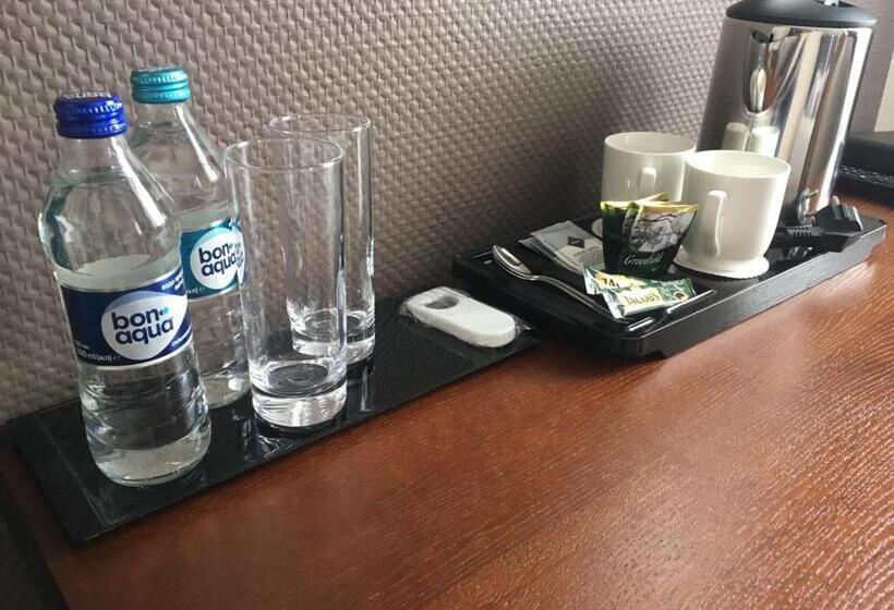 חדר דלוקס לשלושה, Meridian