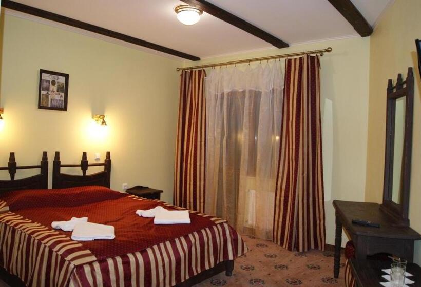 Deluxe Kolmen Hengen Huone, Patkovski