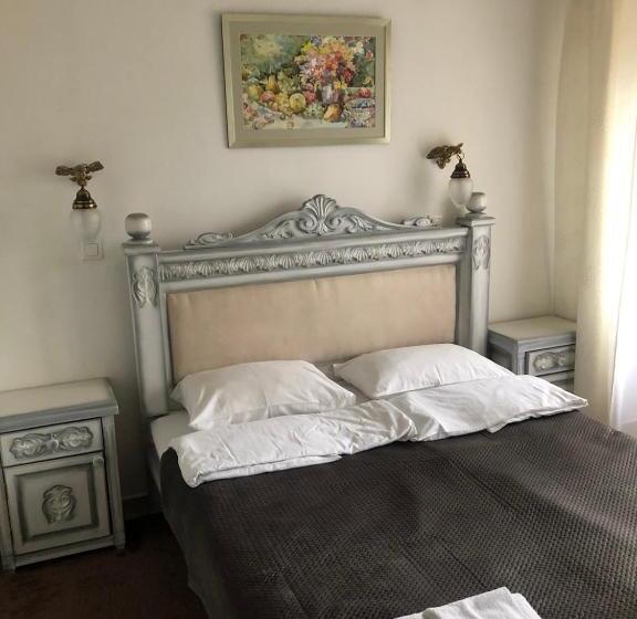 Deluxe Neljän Hengen Huone, Patkovski
