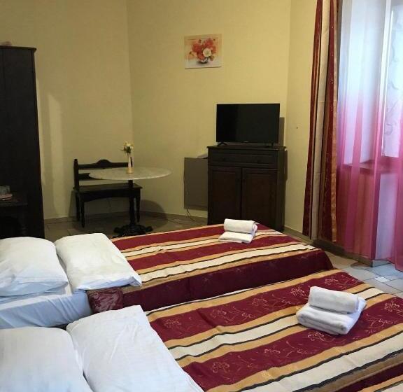 Economy Triple Room, Patkovski
