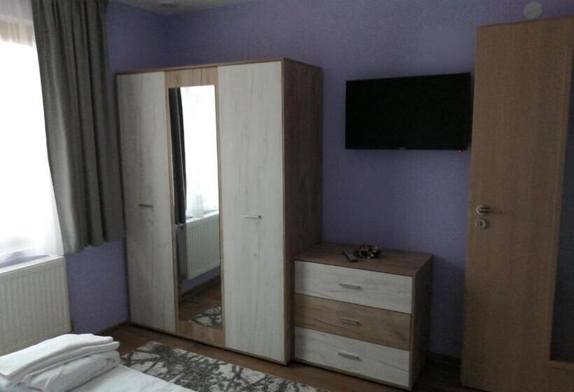Вилла 1 Спальня, Къща За Гости Уют Guest House Cozy
