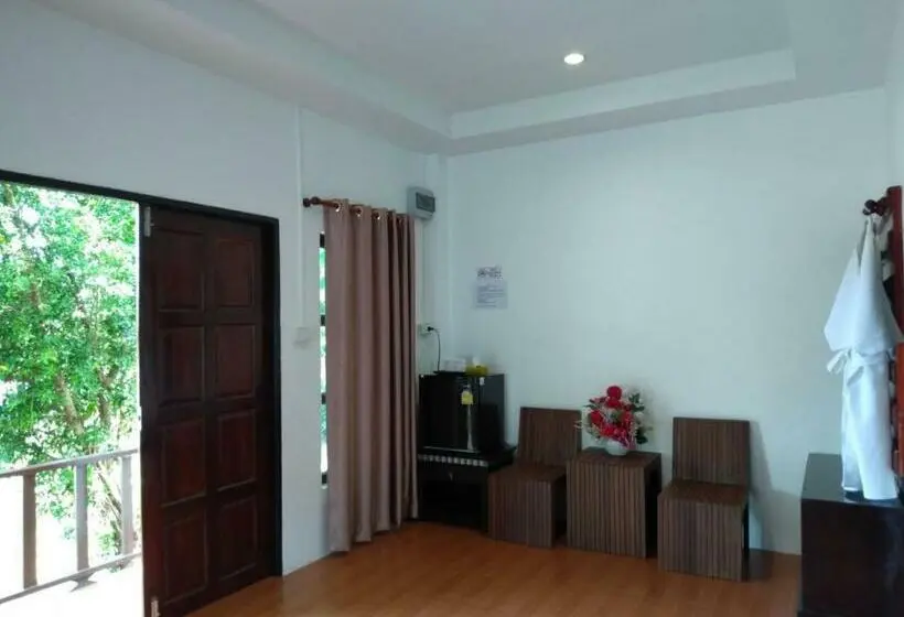 اتاق لوکس, Sunflora Resort Chumphon