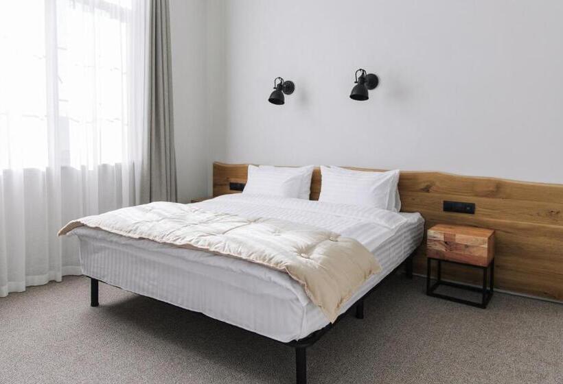 Suite with lake view, Bobritsa Dacha