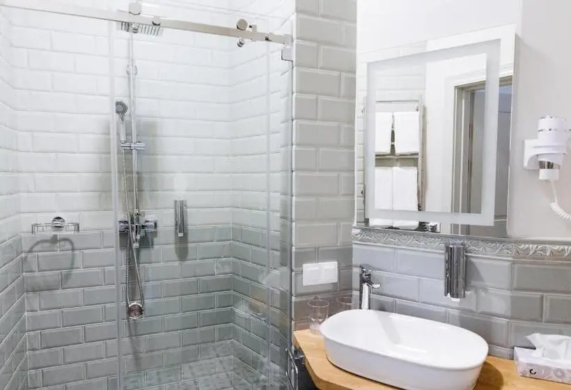 Suite with lake view, Bobritsa Dacha