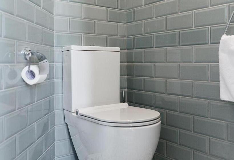 Suite with lake view, Bobritsa Dacha