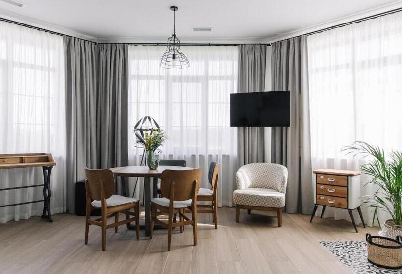 סוויטת ג'וניור, Bobritsa Dacha