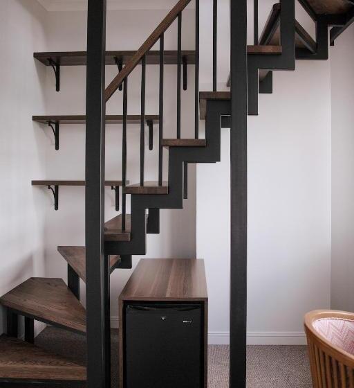 חדר יחיד בסיסי, Bobritsa Dacha