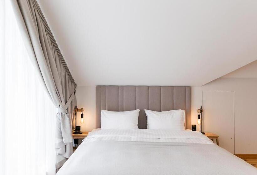 Superior room with lake view, Bobritsa Dacha