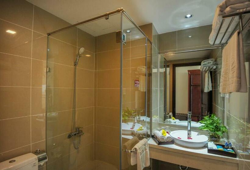 اتاق استاندارد با بالکن, Cuu Long