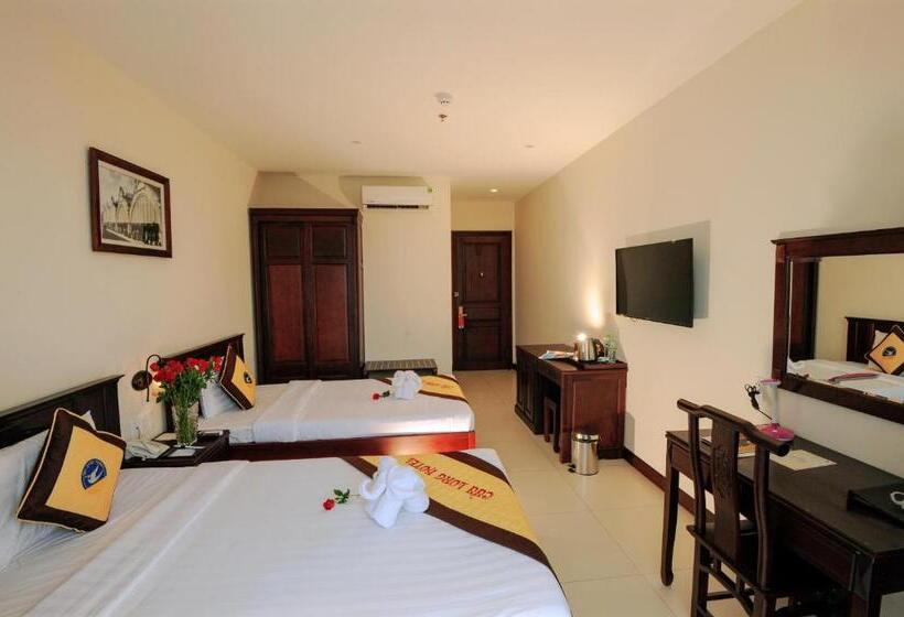 اتاق استاندارد با بالکن, Cuu Long