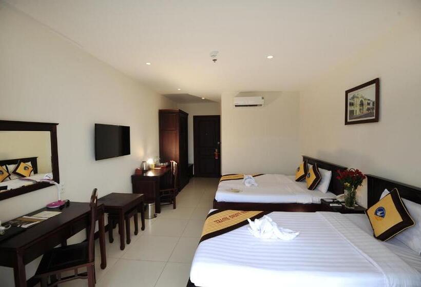 اتاق استاندارد سه تخته با بالکن, Cuu Long