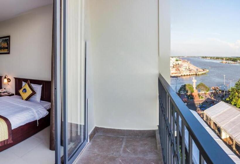 اتاق استاندارد سه تخته با بالکن, Cuu Long