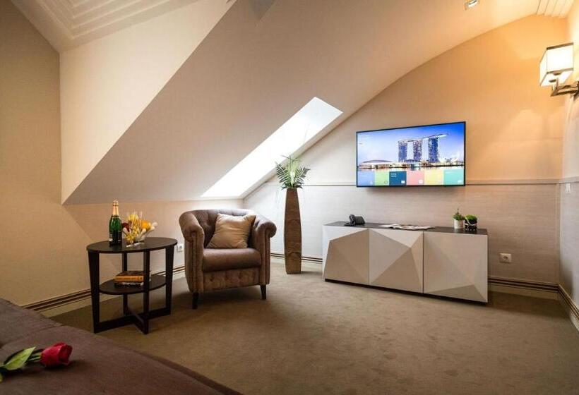 Люкс, Park Hotel Warshawskiy