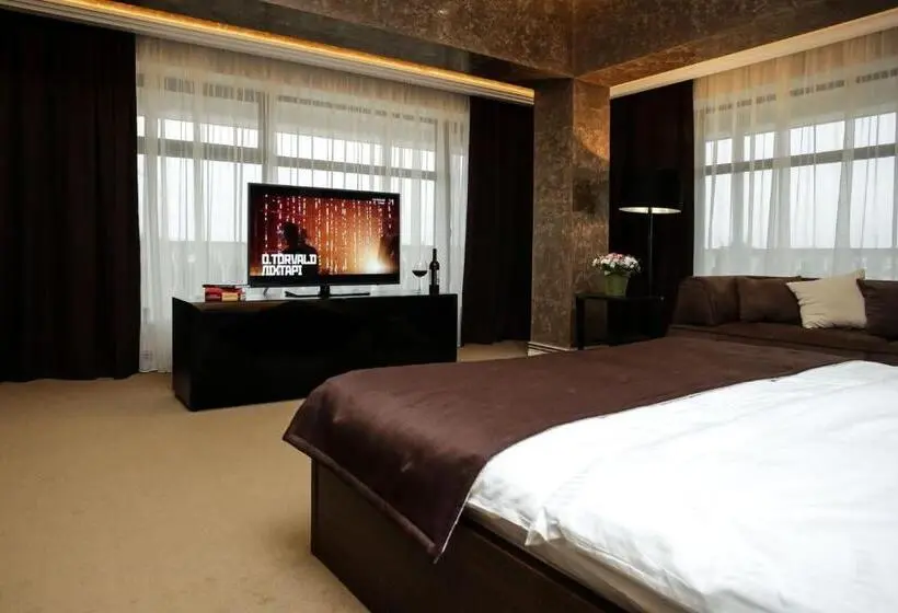 デラックススタジオ, Park Hotel Warshawskiy