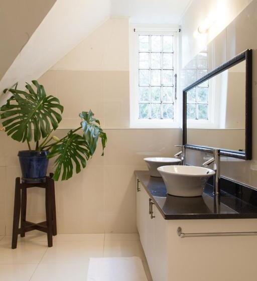 デラックススイート, The Manor House